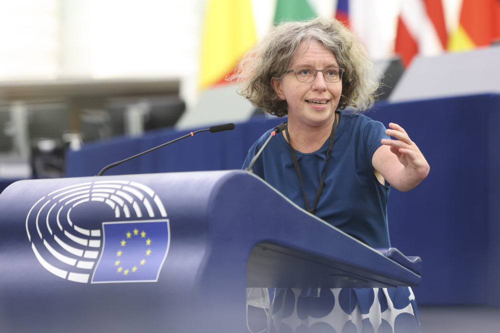 MEP Katrin Langesiepen on the podium