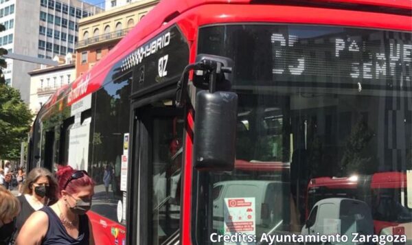 People boarding a red accessible bus in Zaragoza